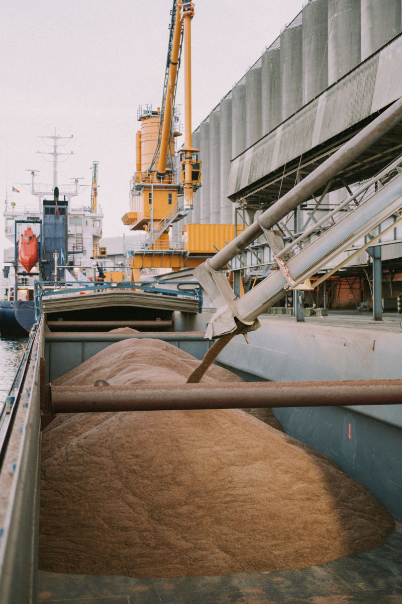 Chartering Barge Agrominne